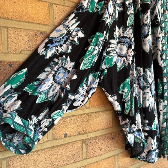 Free People women’s “Good Vibrations “ Floral Printed Button Front Shirt L - Picture 4 of 10